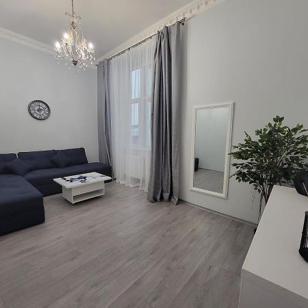 Warm & Cozy Apartment In The Heart Of Historical Lviv Ngoại thất bức ảnh