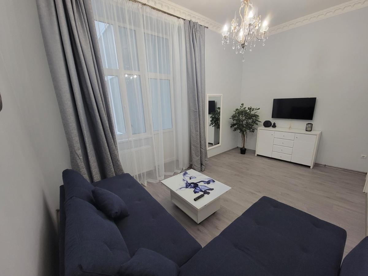Warm & Cozy Apartment In The Heart Of Historical Lviv Ngoại thất bức ảnh