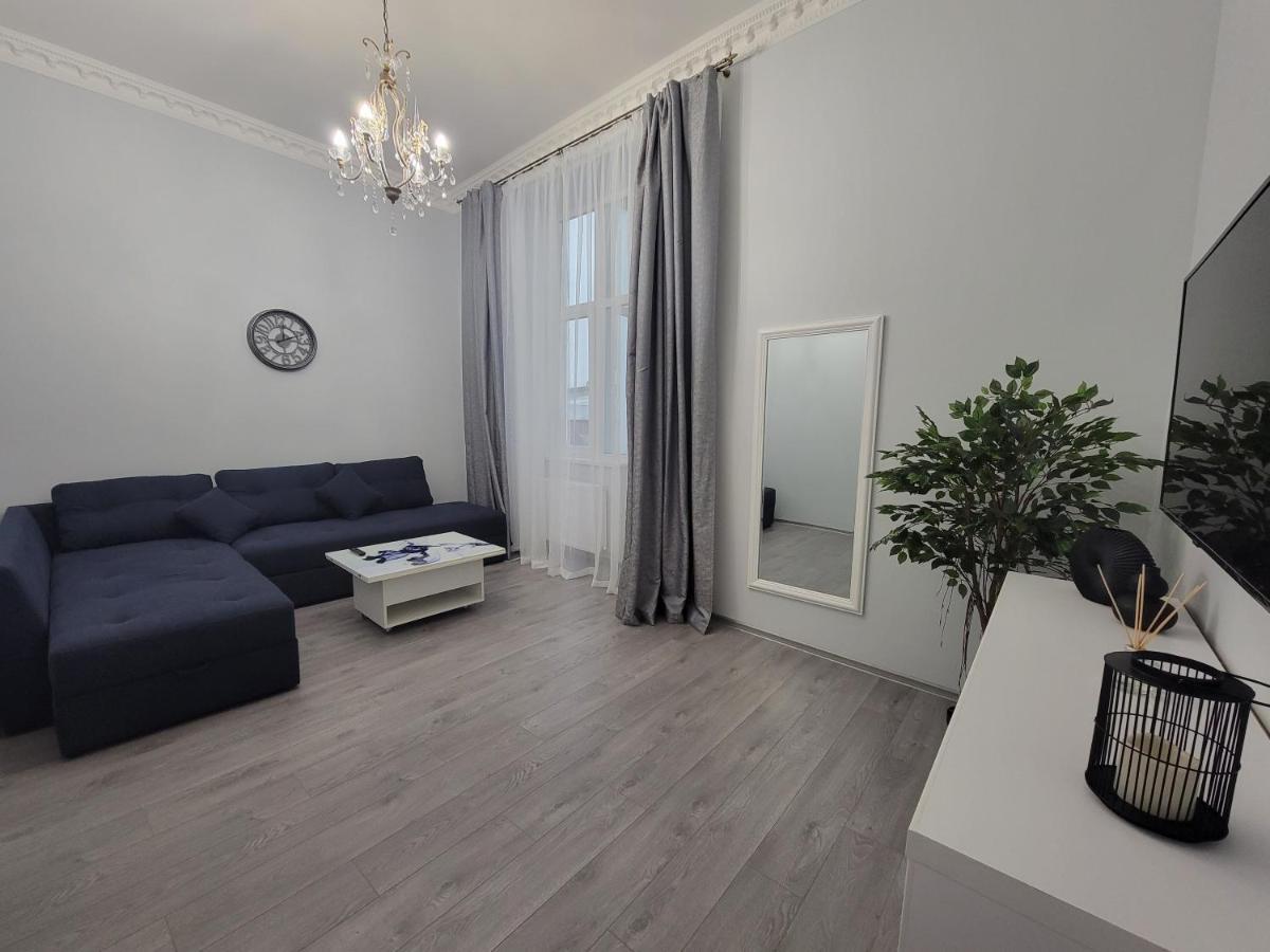 Warm & Cozy Apartment In The Heart Of Historical Lviv Ngoại thất bức ảnh